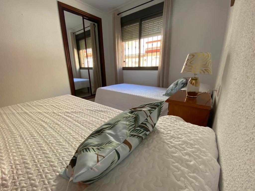 Apartamento Familiar En Barrio Reina Victoria Huelva Dış mekan fotoğraf